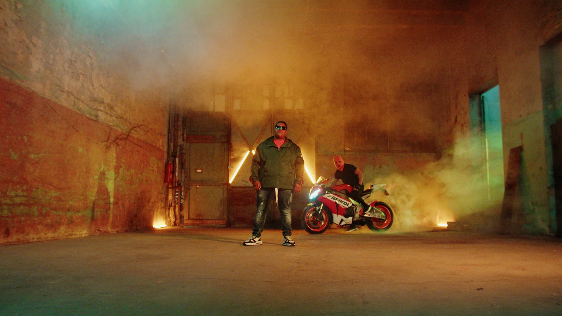 Still from DIKKE - Gasolina