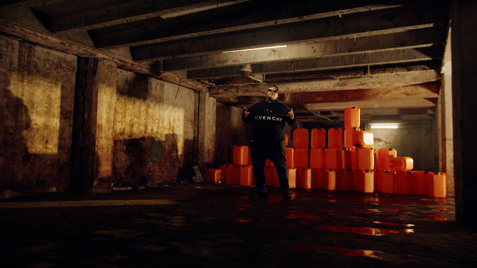 Still from DIKKE - Gasolina