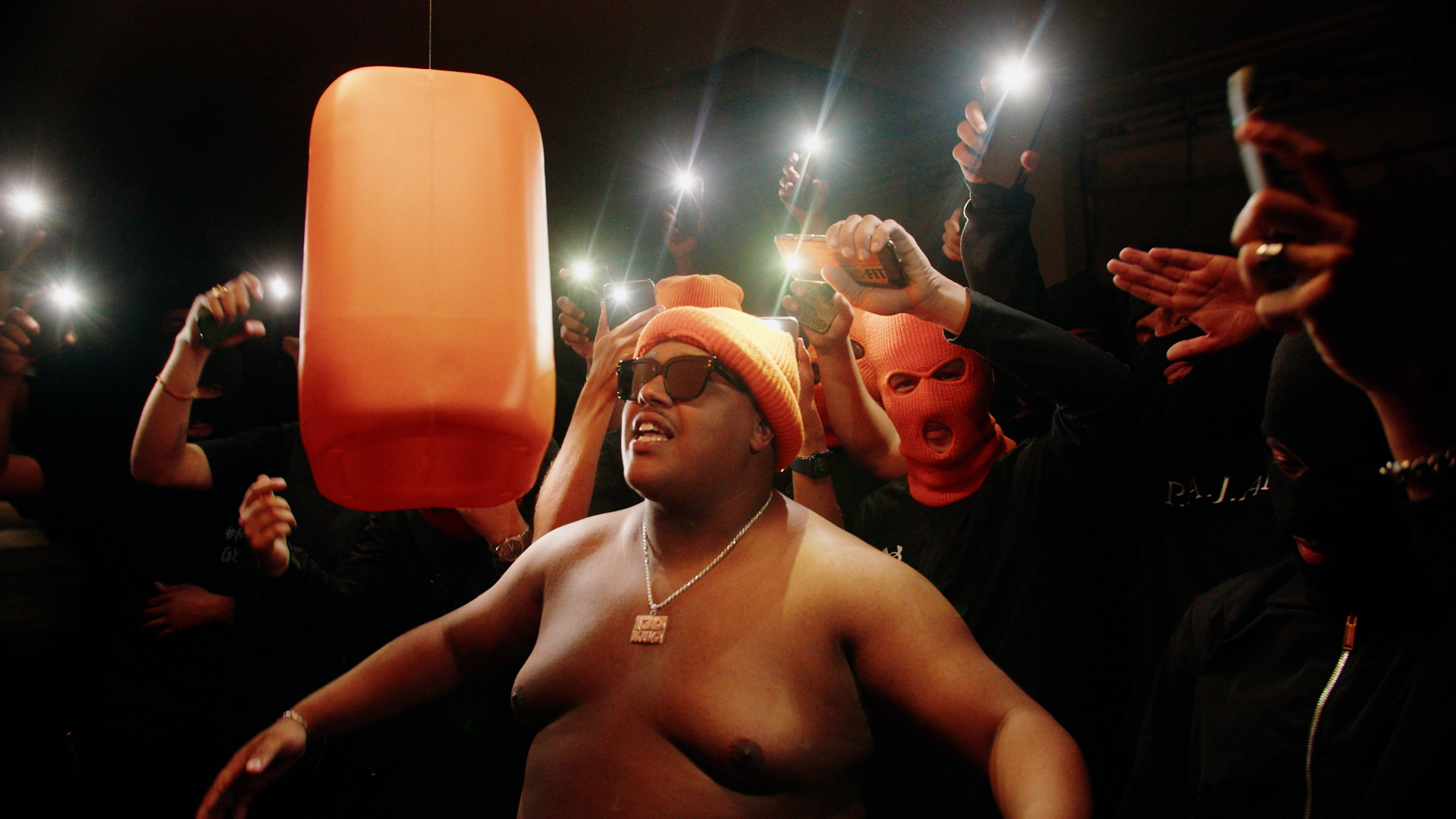 Still from DIKKE - Gasolina