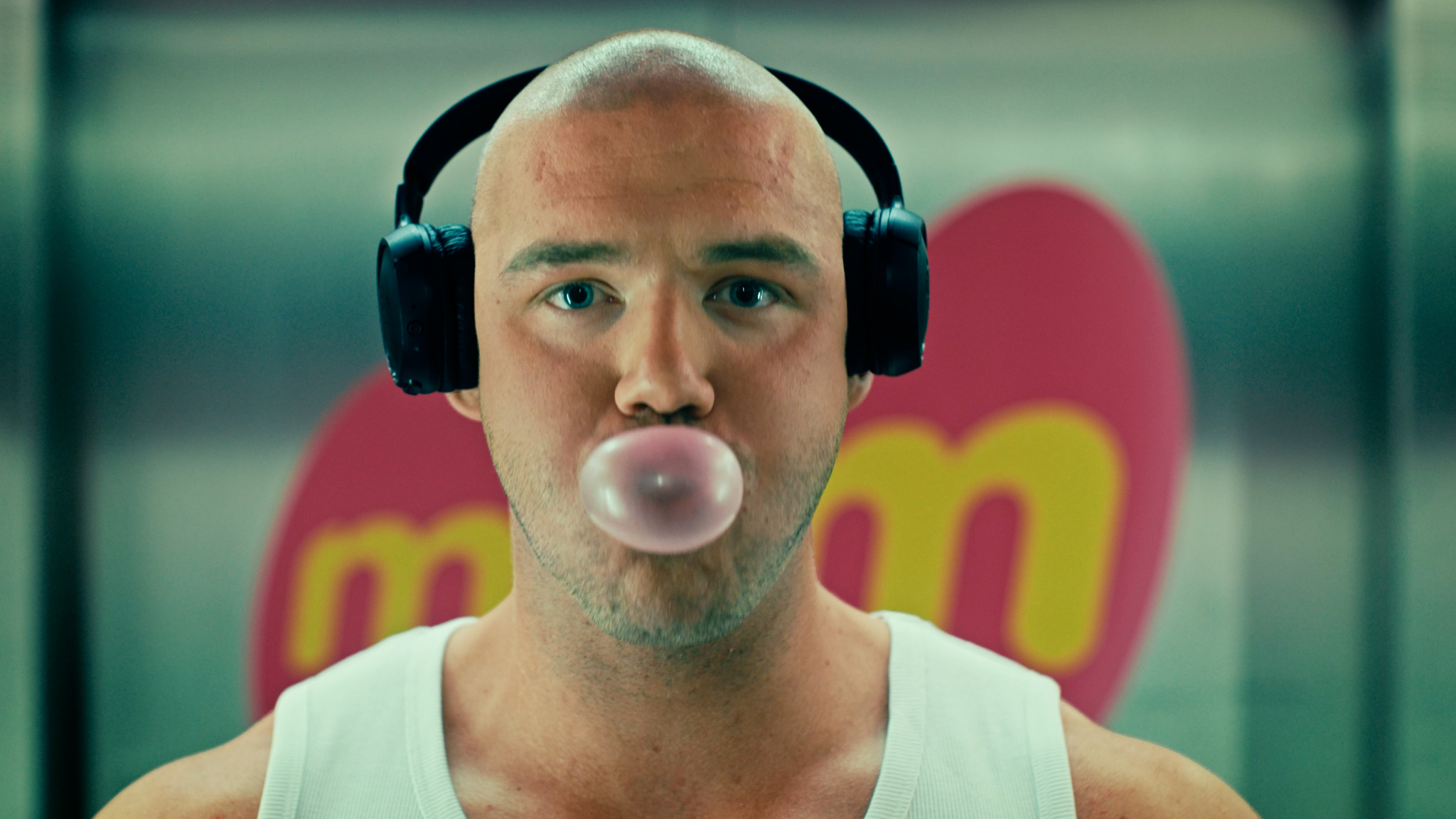 Man wearing headphones in an MNM elevator