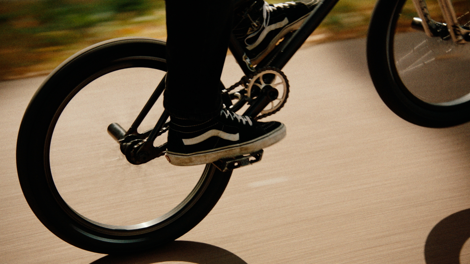 Still from VRT - Vlaanderen Fietst