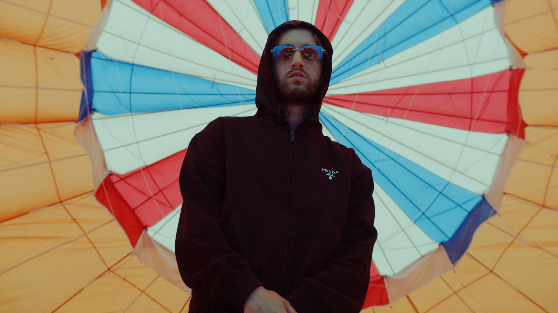 Still from Kevin — Buurthuis