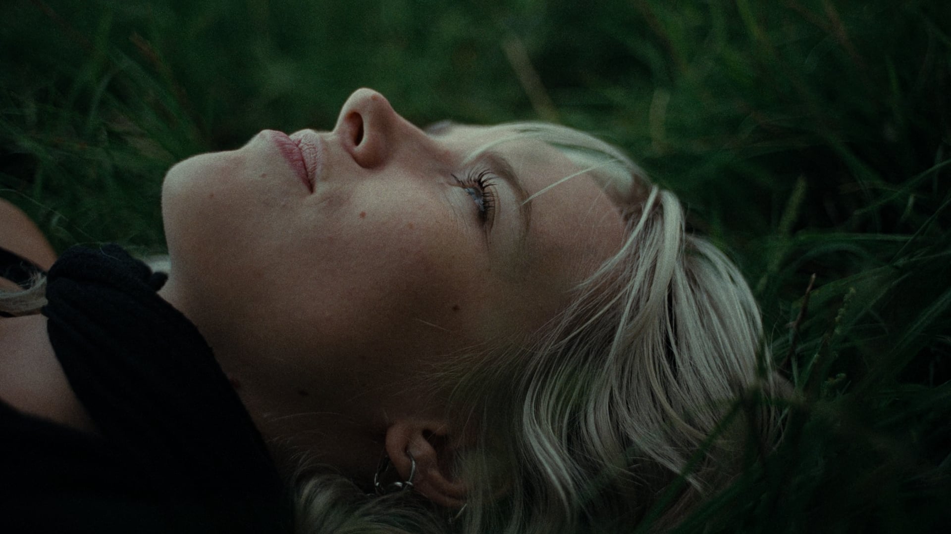 Still from YONG YELLO — Niemand Weet Hoe Het Moet